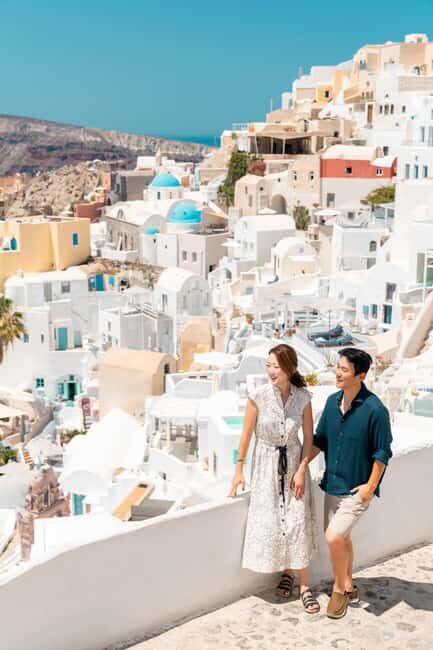 Santorini: 45-minute Photoshoot in Oia - Blue Domes without the line: why Oia photos feel smoother here