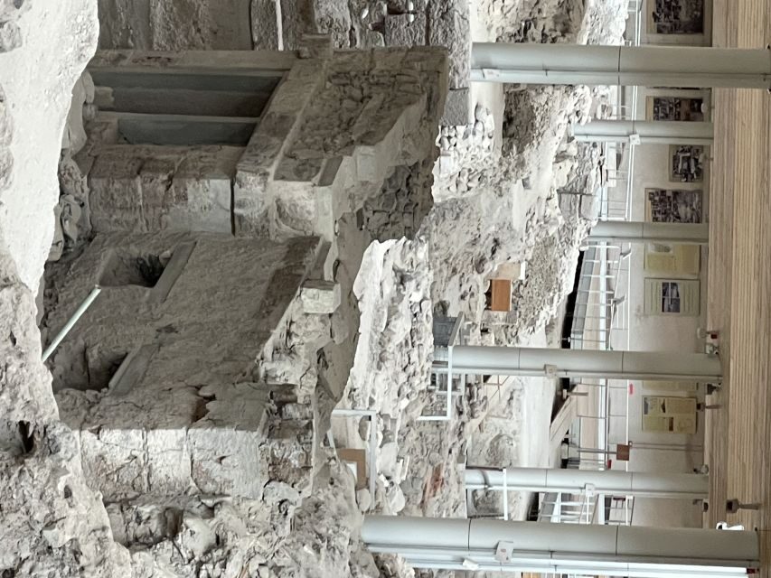 Santorini: Akrotiri Private Guided Tour with Hotel Pick-Up - Key points you’ll feel right away
