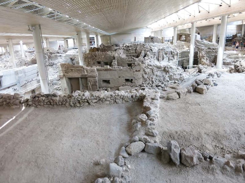 Santorini: Akrotiri Ticket with Optional Self-Guided Audios - Inside the shelter: the “raised city” effect