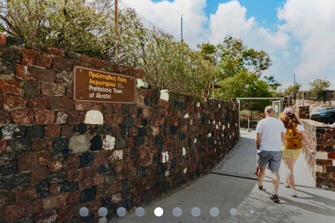 Santorini , Akrotiri tour by a licensed guide - Walking through the prehistoric city