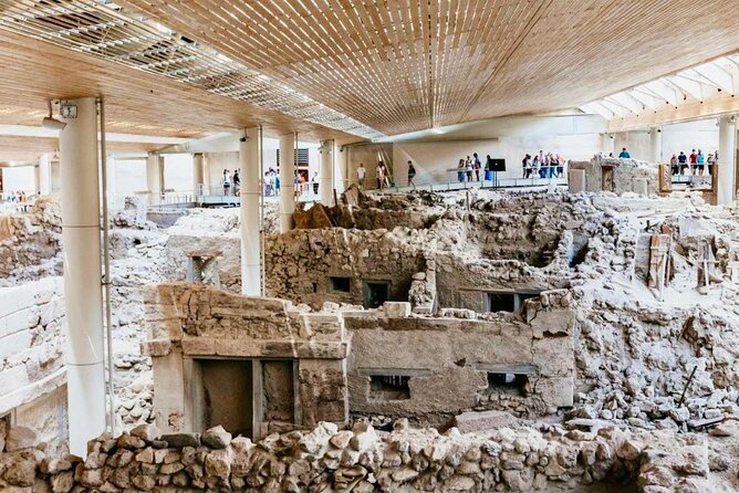 Santorini , Akrotiri tour by a licensed guide - What the private format is worth