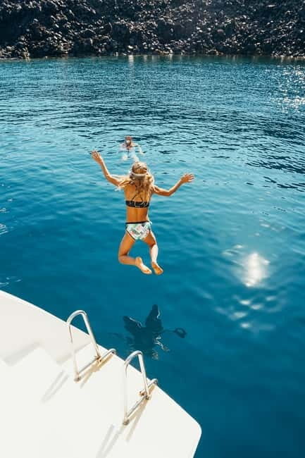Santorini: All-Inclusive Private Catamaran Experience - Open bar service and welcome drink: easy comfort at sea