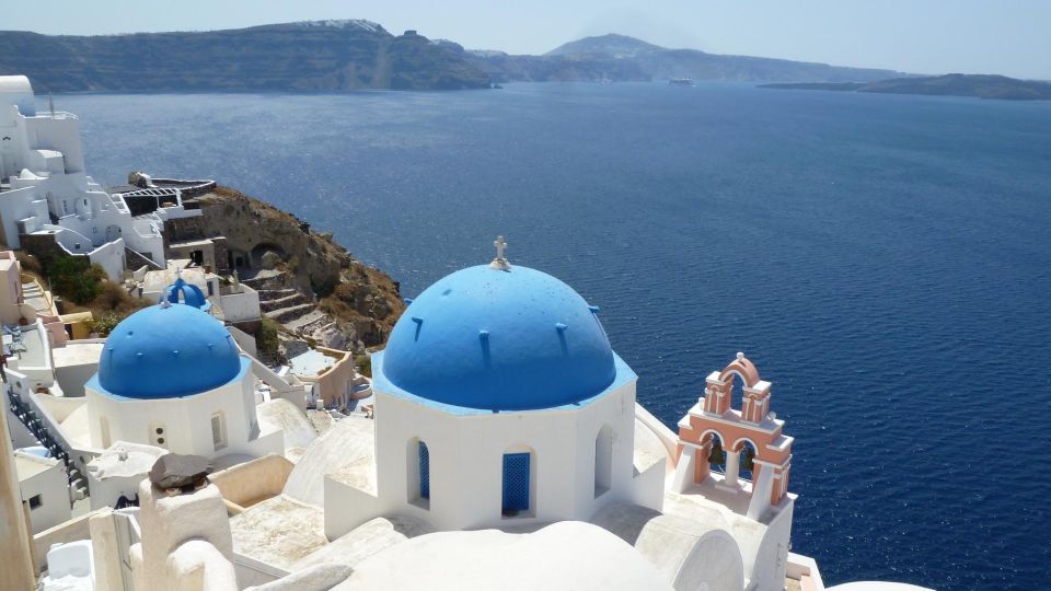 Santorini: Best Of Santorini Private Tour with a Local Guide - The guide makes the difference