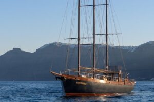 Santorini Caldera Morning Cruise With King Thiras Boat - Getting to Athinios: the bus timing that shapes your day
