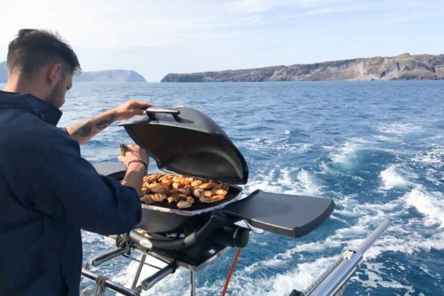 Santorini Caldera: Panorama Winter Cruise - From Thera pickup to Vlychada: the easy winter start