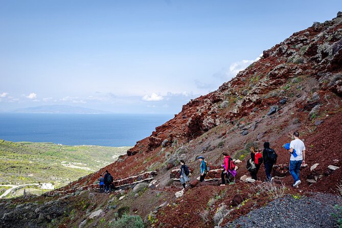 Santorini : Caldera Trail Hike and Sunset - The approach to Oia and the sunset viewpoint