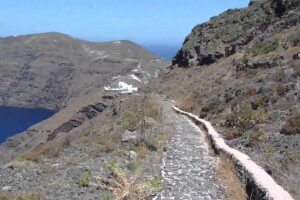 Santorini Caldera Walk Hiking Experience Fira-Oia - The Guide Factor: Safety, Stories, and Keeping Your Pace