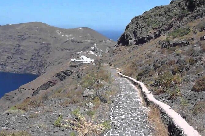 Santorini Caldera Walk Hiking Experience Fira-Oia - The Guide Factor: Safety, Stories, and Keeping Your Pace