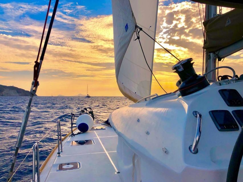 Santorini: Catamaran Cruise with Lunch, Drinks, & Oia Visit - A small catamaran (18 people) changes the whole feel