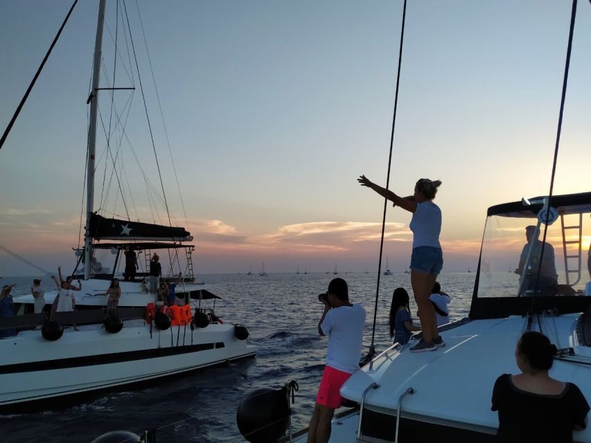 Santorini: Catamaran Cruise with Meal & Open Bar - White Beach and Black Beach Photo Moments (Plus the Quick Stops)