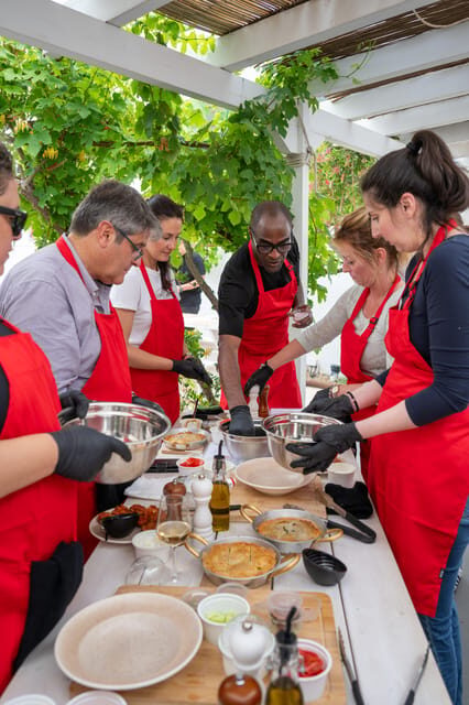 Santorini: Cooking Class with Lunch and Wine Tasting - Logistics you should plan for: meeting point and transfers
