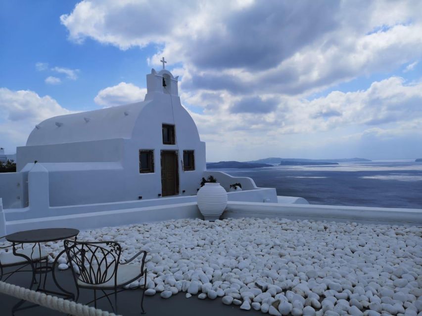 Santorini : Discover with Locals - Small Group Half-day Tour - The minivan, guide, and group size