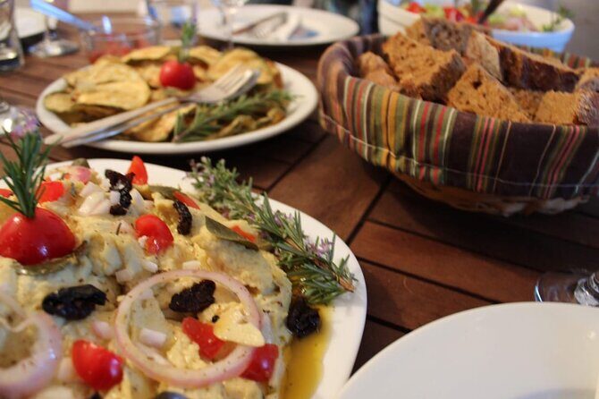 Santorini Family Farm Food & Wine Tour with Cooking Class - Megalochori kadounia walk: the Santorini maze you actually get to explore