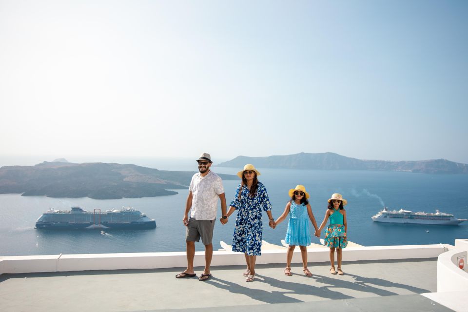 Santorini Family Photoshoot (Oia Village) - Why a family photoshoot works so well in Oia