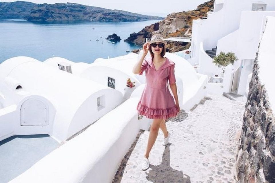 Santorini: Fira Town Walking Tour with Wine Tasting - Starting at the Atlantis Hotel in central Fira