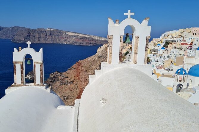 Santorini First-Time Guests Private Tour Sightseeing, excavetions & wine testing - Oia: The Famous View With a Busy Clock