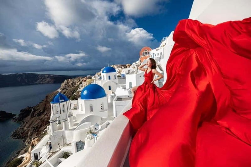 Santorini: Flying Dress Photoshoot <strong>Dress Included</strong> – What you actually receive: 35–70 edited photos and 2–3 videos’ /><br />
You’re not waiting months for images. You’ll get a delivery link with your photos 7 to 10 days after the shoot. The photos are professionally edited with color correction.</p>
<p><p>Two common expectations:</p>
</p>
<p><p>1) You get polished images, but you’re not promised slimming or smoothing retouching. Those types of edits are listed as not included.</p>
</p>
<p><p>2) You’re not getting raw, unedited photos. If you want only the final looks, that’s fine. If you like to post-edit heavily, you may need to plan around that.</p>
</p>
<p><p>You also receive 2–3 videos shot with your phone during the session. That’s a great add-on for social media, and it helps you capture movement that still photos can’t.</p>
</p>
<h2 id="dress-rental-and-how-it-affects-the-value">Dress rental and how it affects the value</h2>
<p><img width="800" height="533" decoding="async" src=