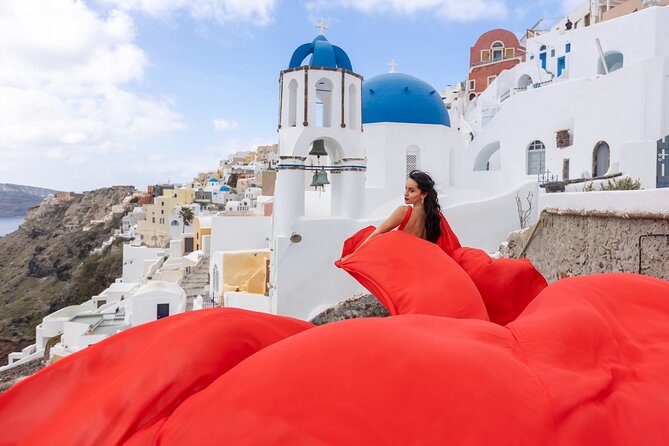 Santorini Flying Dress Photoshoot with a Pro Photographer - Key points to know before booking