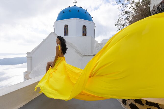 Santorini Flying Dress Photoshoot with a Pro Photographer - Who will enjoy this most