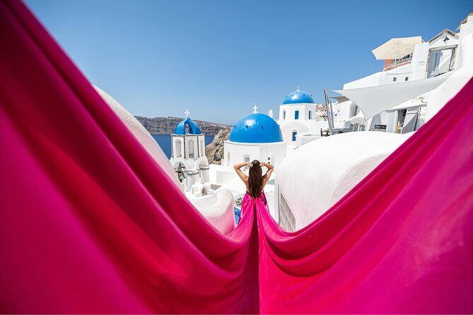 Santorini: Flying Dress Professional Photography <em>Dress Included</em> – Where you meet and how pickup works (without the guessing)’ /><br />
Meeting points keep things simple for you, but you’ll want to be clear on which option you chose.</p>
<p><p>Your session typically starts back at <strong>Bus Station Oia, Unnamed Road, Oía 847 02, Greece</strong>, and it ends back at the meeting point.</p>
</p>
<p><p>Pickup details:</p>
</p>
<ul>
<li>For <strong>3-hour options</strong> only: you’ll get pickup and drop-off.</li>
<li>If you’re staying at a <strong>hotel</strong>, you meet at the <strong>lobby</strong>.</li>
<li>For the <strong>airport or Athinios Port</strong>, the team waits with a sign showing one traveler’s name.</li>
<li>For <strong>cruise ship travelers</strong>, they wait at the <strong>cable car arrivals</strong> with a sign.</li>
</ul>
<p><p>This sign-and-location system matters because it saves you from wandering around looking for the right person while everyone’s tired and time is tight.</p>
</p>
<h2 id="photos-videos-and-editing-what-you-get-in-7-10-days">Photos, videos, and editing: what you get in 7–10 days</h2>
<p><img width="669" height="446" decoding="async" src=