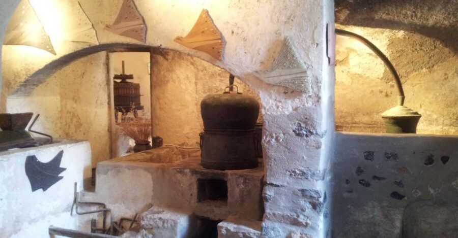Santorini: Guided Wine Tour with Pickup and Snacks - Why volcanic soil matters when you taste Assyrtico and Nychteri