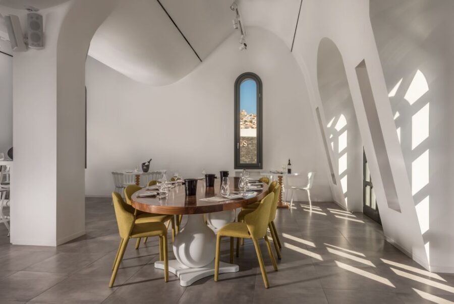 Santorini: Guided Wineries Private Tour with Wine Tastings - Tastings and Pairings: 12 Wines, Plus Snacks That Actually Help