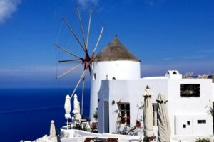 Santorini Highlights: 5-Hour Private Tour with Wine-Tasting - Oia First: 90 Minutes of Whitewashed Streets and Photo Stops