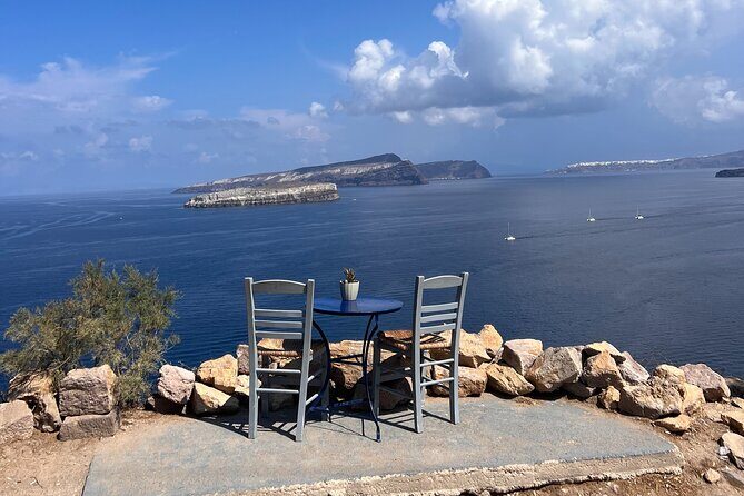 Santorini Highlights: Private Sightseeing Tour in Santorini - Megalochori: traditional village walls, mansions, and pirate lore