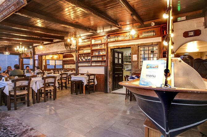 Santorini Highlights Small-Group Tour with Authentic Greek Lunch - One hour in Oia