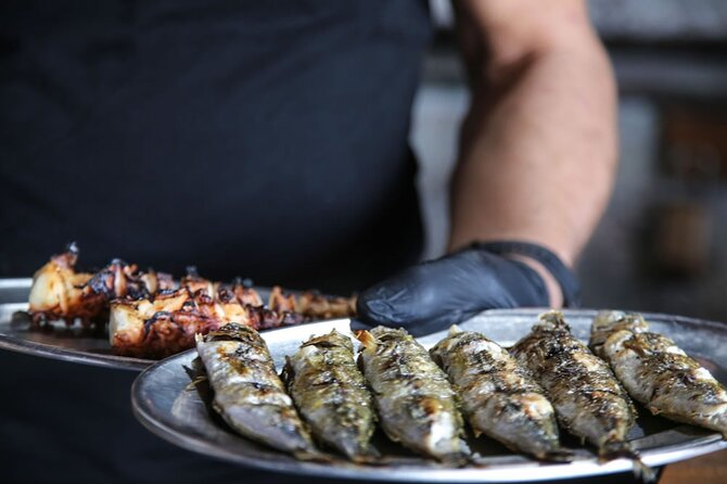 Santorini Highlights Small-Group Tour with Authentic Greek Lunch - What the guides add