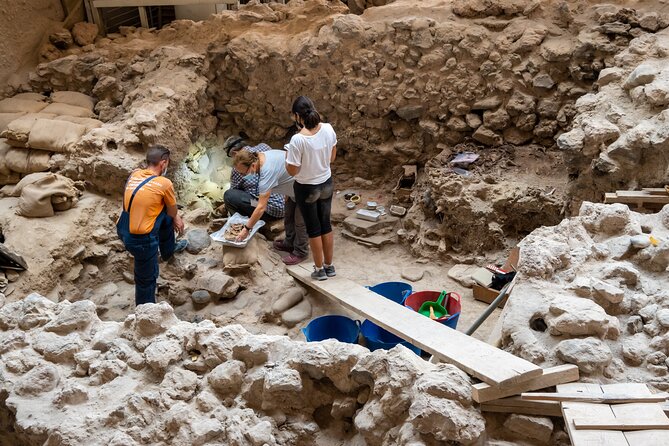 Santorini History & Archeology Tour - The Museum of Prehistoric Thira brings the pieces together