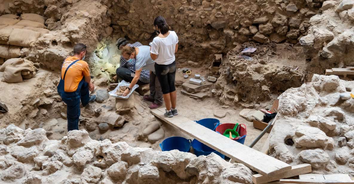 Santorini HISTORY & ARCHEOLOGY Tour (up to 8 guests) - Ancient Thera high above the sea