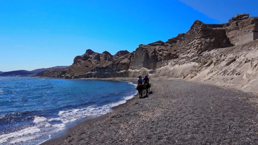 Santorini: Horseback Riding Tour on the Beach - Where you meet near Akrotiri (and why it matters)