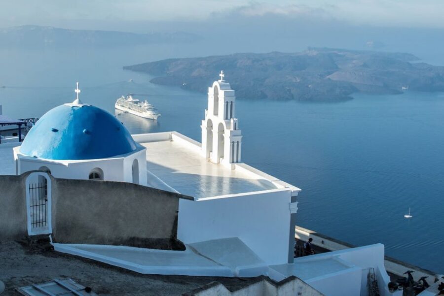 Santorini in 5 Hours: Oia, Traditional Villages, Black Beach - Oia Food Reality Check: Know How to Handle Restaurant Suggestions