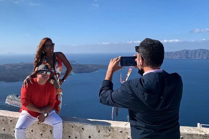 Santorini in 5 hours: Oia, Traditional Villages & Black Beach - Stop 3: Oia—UNESCO Streets, Castle Views, and Real Free Time