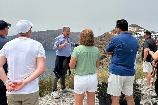 Santorini in 5 hours: Oia, Traditional Villages & Black Beach - Stop 4: Megalochori for Traditional Alleys and a Vineyard Visit