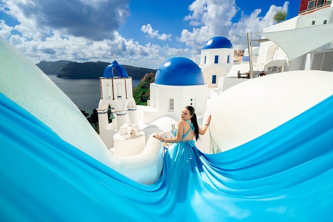 Santorini L.P. Photography Session - Oia Meeting Point and How the 1-Hour Shoot Really Works