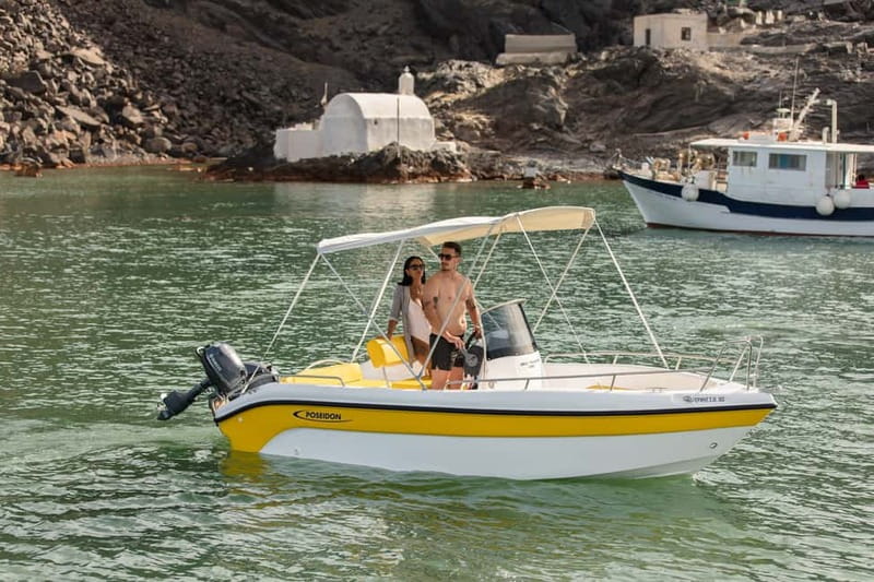 Santorini: license free boat in Santorini - Who will get the most from this rental