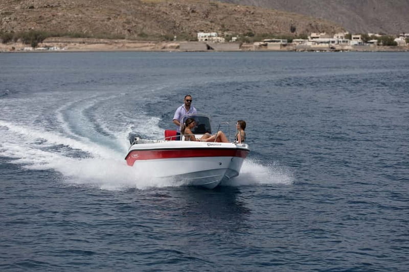 Santorini: license free boat in Santorini - The boat briefing and who can drive