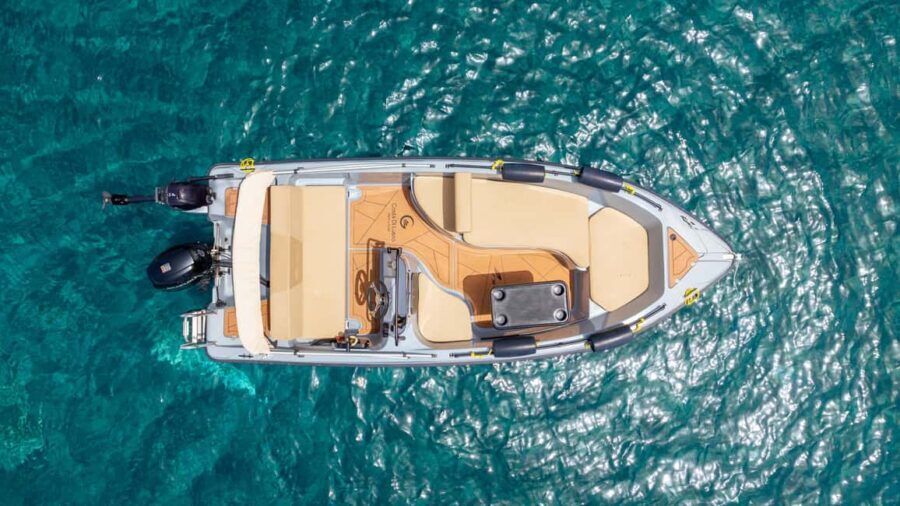 Santorini: License-Free Motor Boat Full or Half-Day Rental - Key Points at a Glance