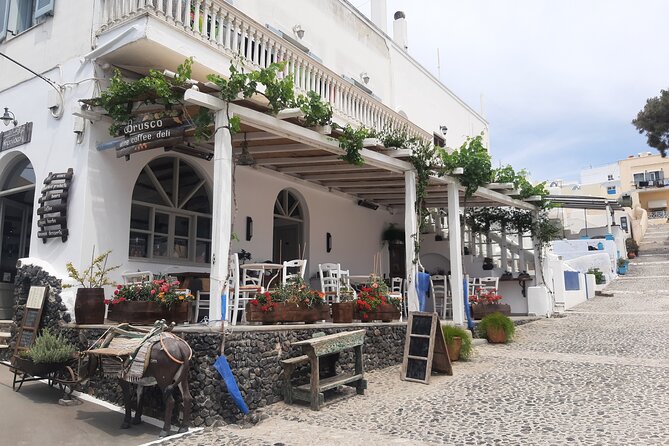 Santorini like a local: Discover local flavors by exploring the island! - Perissa brings black sand and a proper Greek lunch