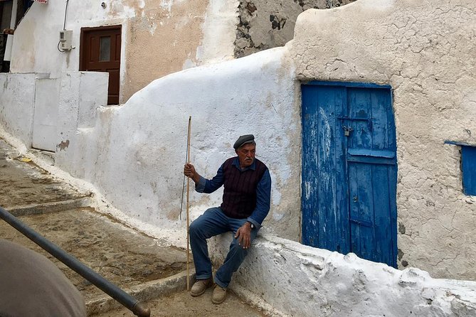 Santorini: Local Life Full Day Tour - Oia: famous views with time to look around