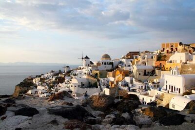 Santorini local private tour for small group - Oia: 90 minutes among whitewashed cliff homes