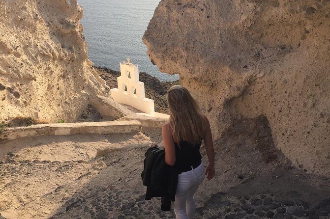 Santorini Local Tour - Sunset targets: Lighthouse and the Castle of St Nicholas in Oia