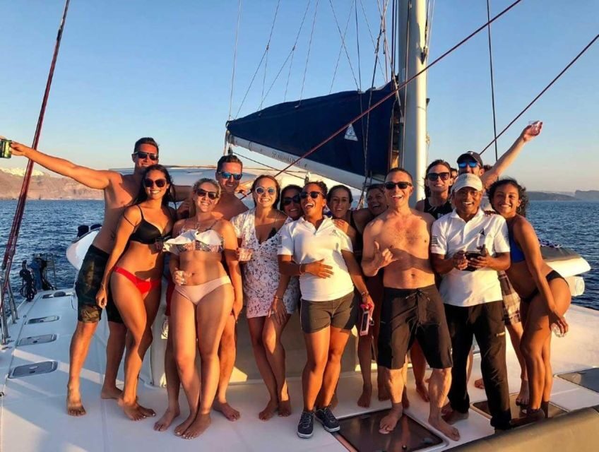Santorini: Luxury Caldera Cruise with Full Greek Meal - Mésa Pigádia and volcanic pass-bys: seeing the island without sprinting
