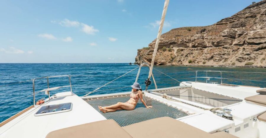 Santorini: Luxury Catamaran Day Trip with Meal and Open Bar - Your Morning or Sunset Route (and Why Oia Looks Different From Below)