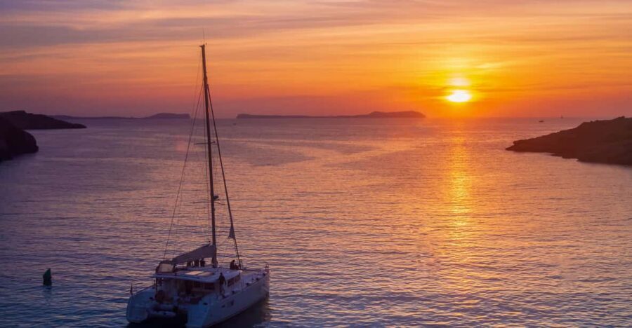 Santorini: Luxury Sunset Cruise with Dinner, BBQ, and Drinks - Getting to the Boat: Vlychada Pickup and Transfer Reality