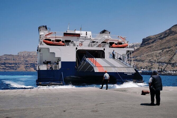 Santorini: Main Port Shared Shuttle - Bus to Hotels or Airport - Finding Holiday Tours Santorini Inside the Port (Even When It’s Busy)