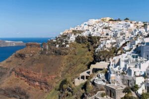 Santorini: Mesa Gonia, Pyrgos and Oia Tour - Mesa Gonia Ghost Village: Earthquake-Scarred Streets, Now Living Again