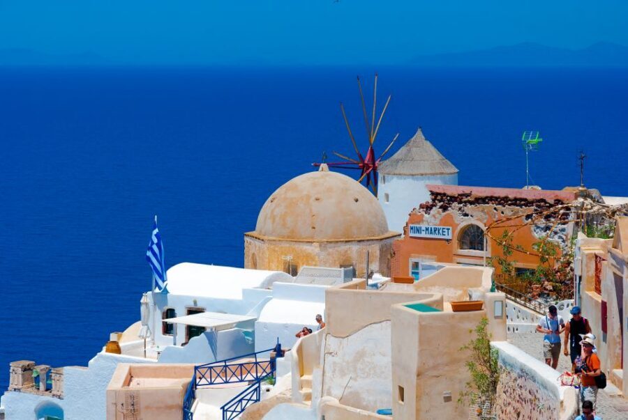Santorini: Mesa Gonia, Pyrgos and Oia Tour - Oia Sunset Finish: The Payoff You Can Actually Plan Around